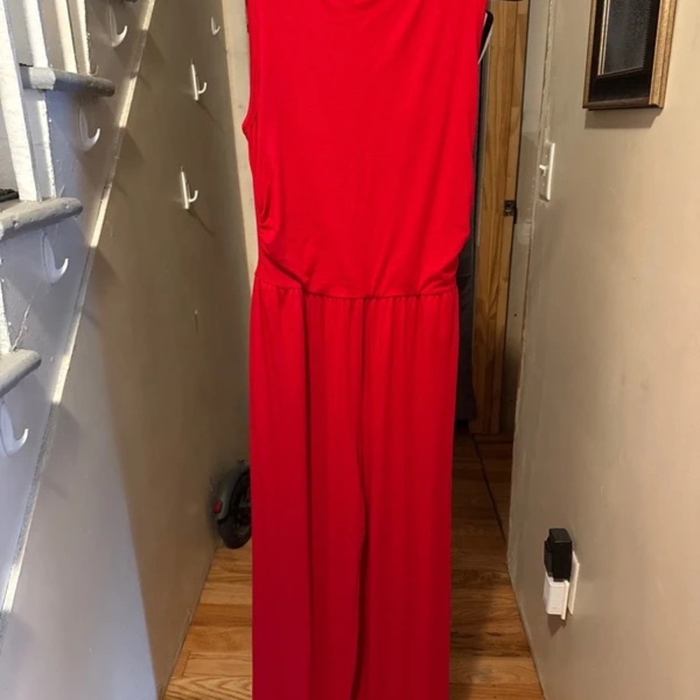 Sleek Red Sleeveless Maxi Dress